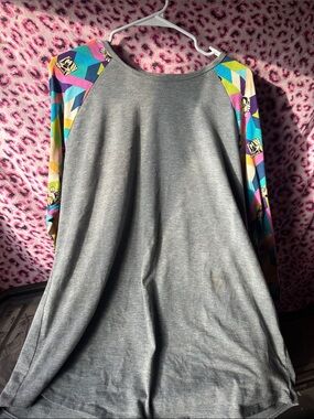 LuLaRoe Gray Raglan Top with Multicolor Geometric Cartoon Sleeves